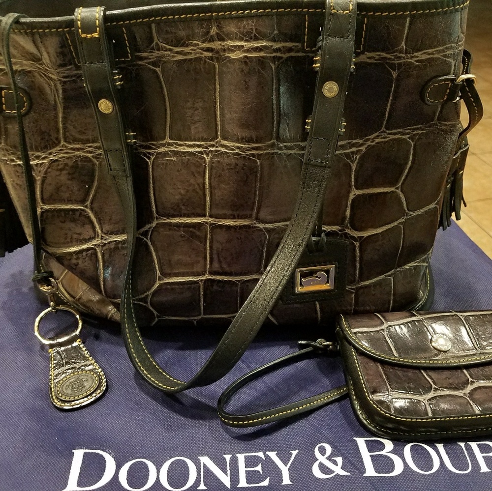 ✔SOLD✔ Dooney & Burke